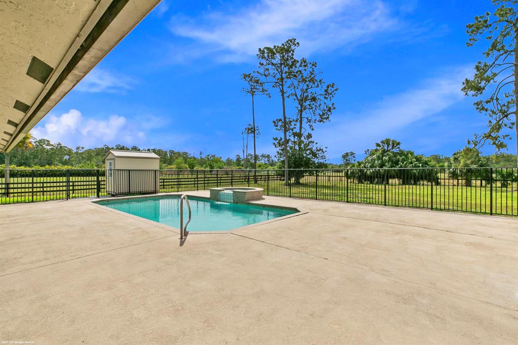 LOXAHATCHEE GROVES - Residential