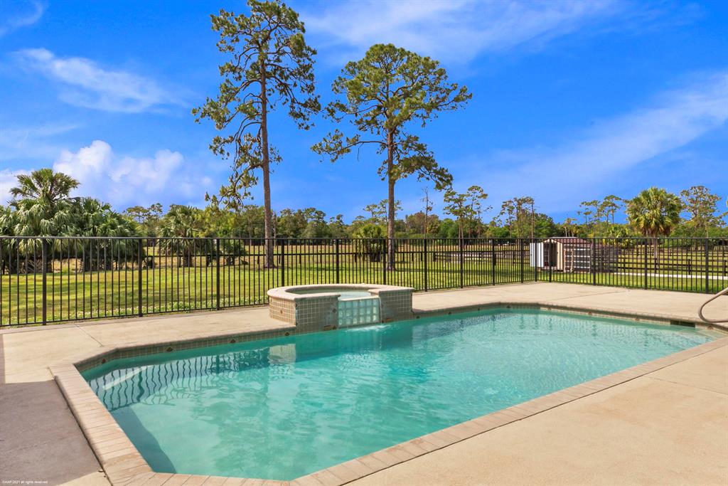 LOXAHATCHEE GROVES - Residential