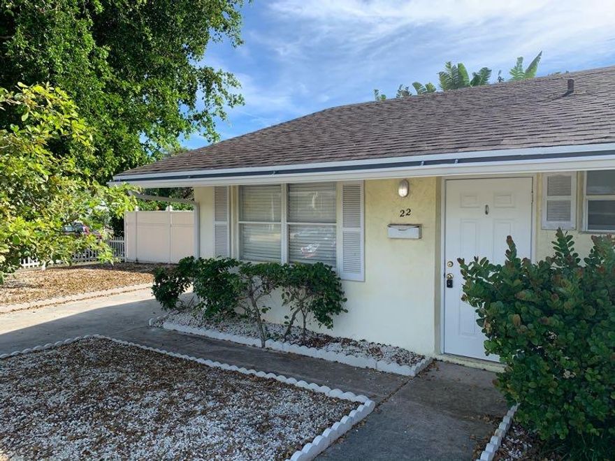 Fully furnished, with all dishes, bedding, pots, pans, etc.  Bring you bathing suit, flip flops and toothbrush.  (Also available for seasonal rental at $4700/mo, includes everything...cable, wife, electric, sales tax, weekly cleaning service, water, security.)  2 blocks south of Atlantic Ave, less than 1 mile from the beach, VERY PET FRIENDLY, fenced yard, driveway parking, stainless steel appliances,  new tile floors, washer, dryer, water and yard maintenance included.  $100 cleaning fee charged end of term for annual rental.