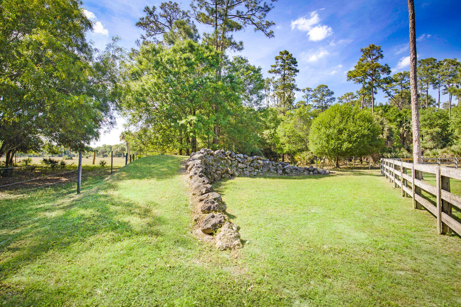 LOXAHATCHEE FARMS EAST - Land