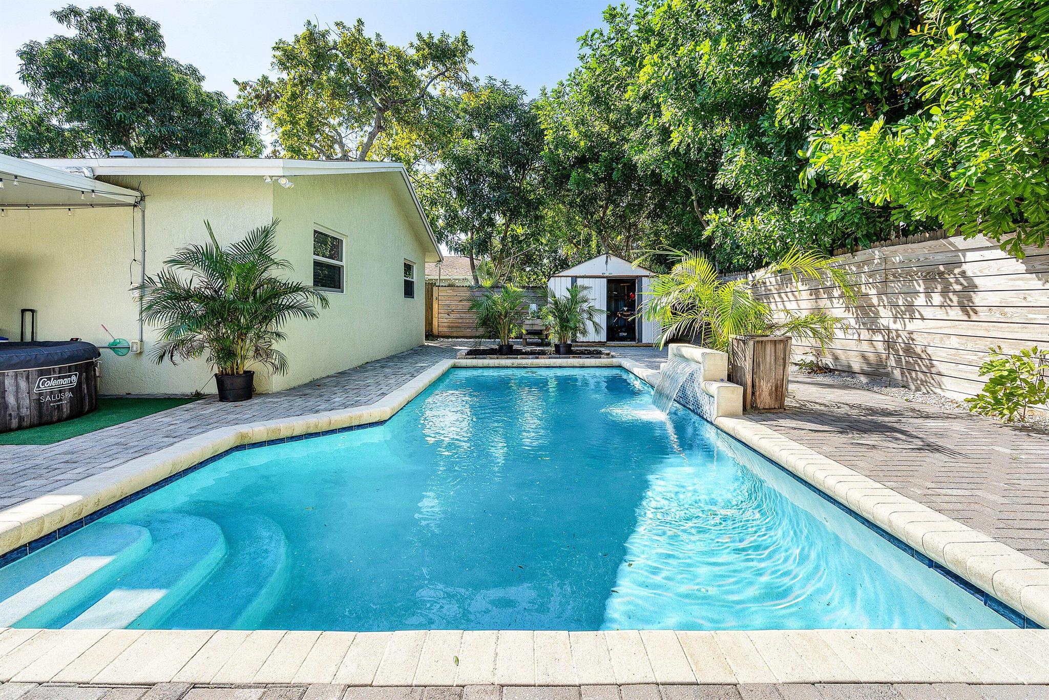 SANDALFOOT COVE SEC 4 - Residential