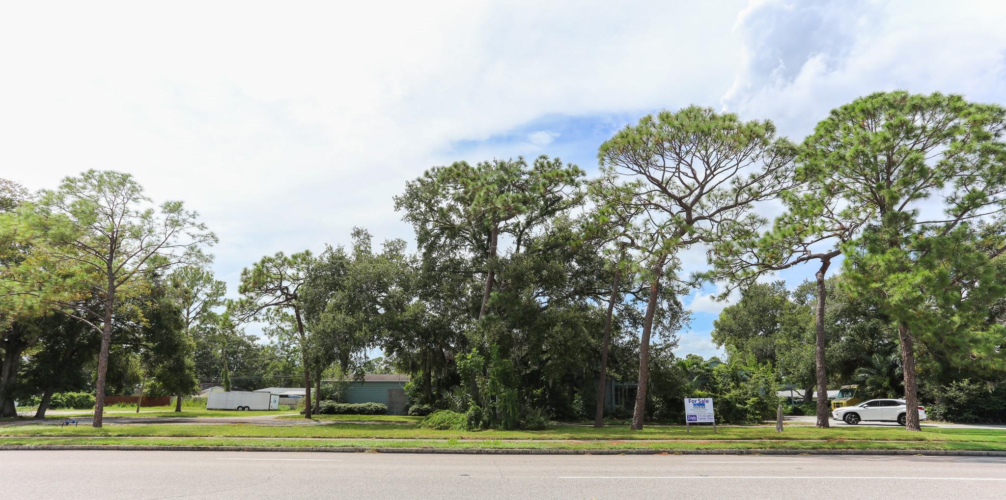 LYNNMOOR 1ST ADD - Residential