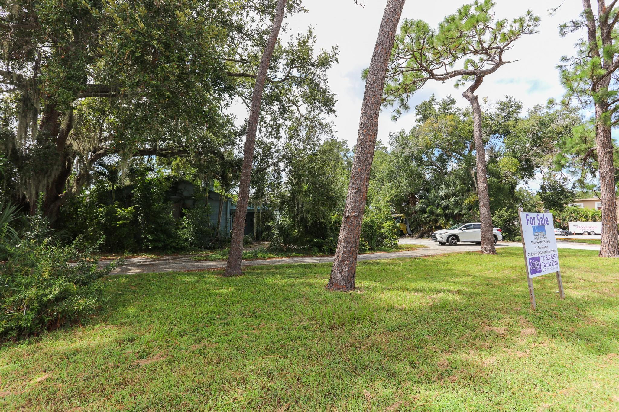 LYNNMOOR 1ST ADD - Residential