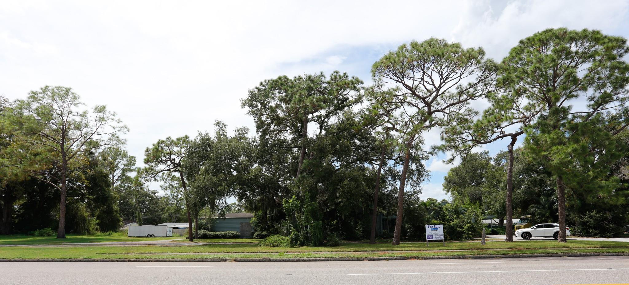 LYNNMOOR 1ST ADD - Residential