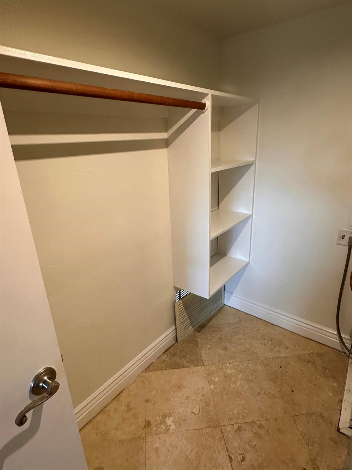 LIGHTHOUSE POINT GARDENS - Residential