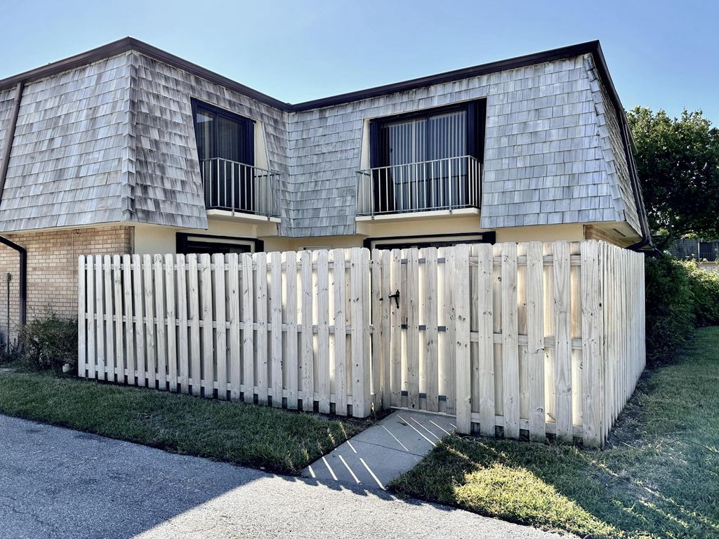Photo of 60 Lake Arbor Drive, Palm Springs, FL 33461 (MLS # R10945027)
