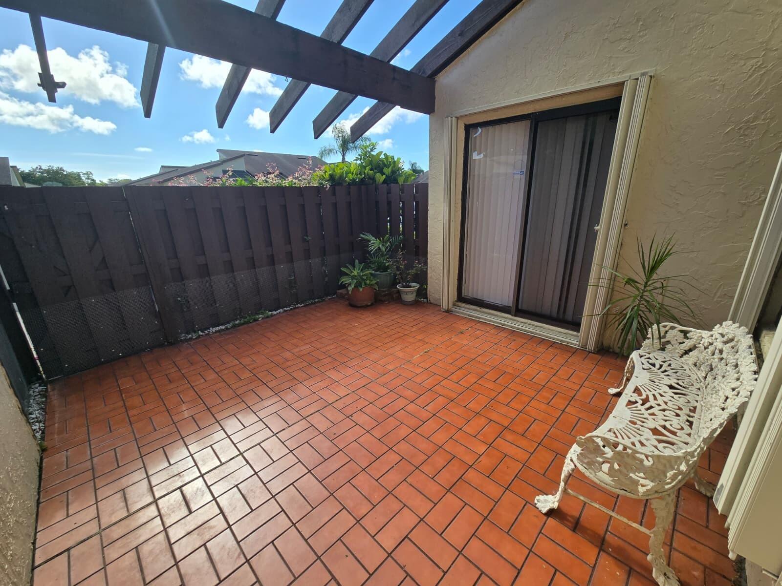 HIGH POINT OF DELRAY WEST CONDO SEC 3 - Residential