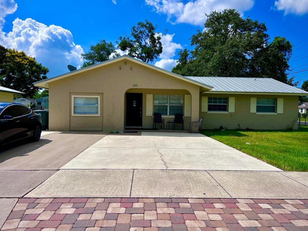 Photo of 3215 Hibiscus Avenue, Fort Pierce, FL 34947 (MLS # R10927890)