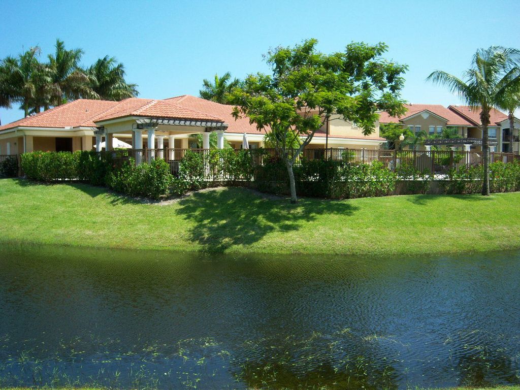 Photo of 512 Villa Circle, Boynton Beach, FL 33435 (MLS # R11024805)