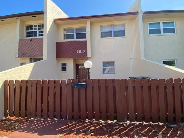 PALM-AIRE VILLAGE - Residential