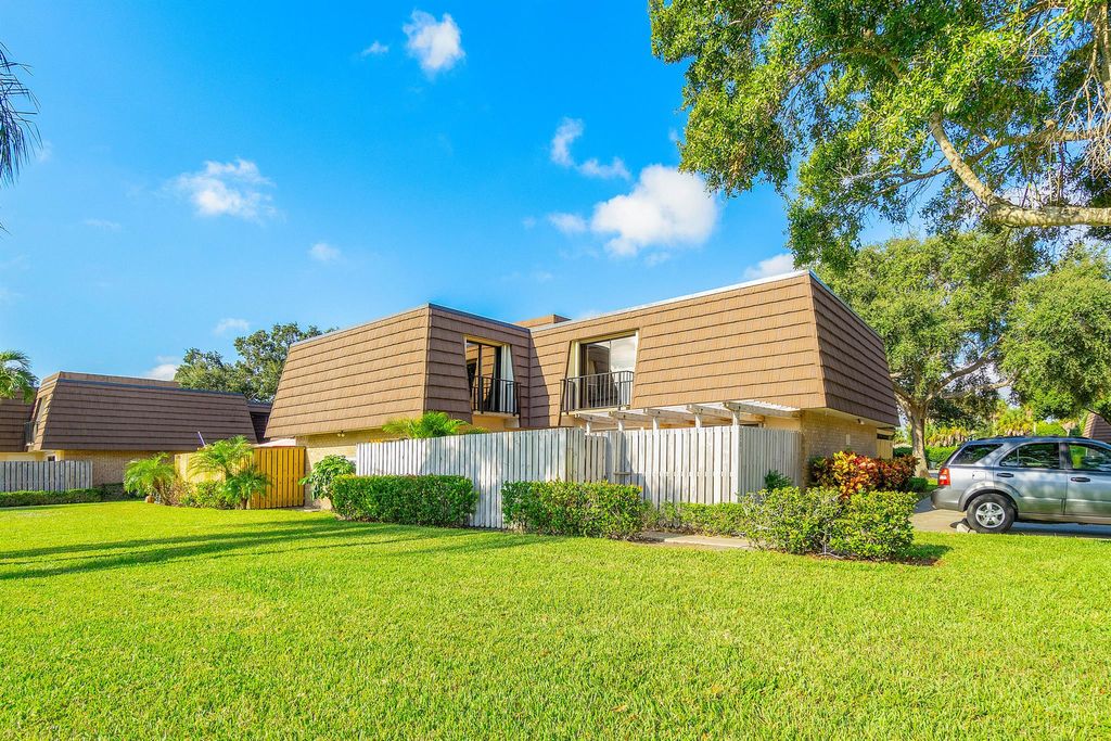 Photo of 1701 17th Lane, Palm Beach Gardens, FL 33418 (MLS # R10932427)