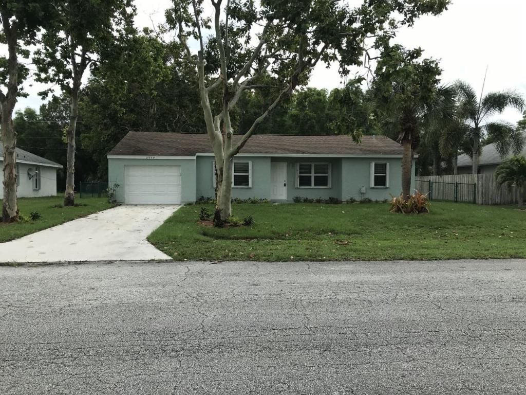 Photo of 2549 SE West Blackwell Drive, Port Saint Lucie, FL 34952 (MLS # R10958539)