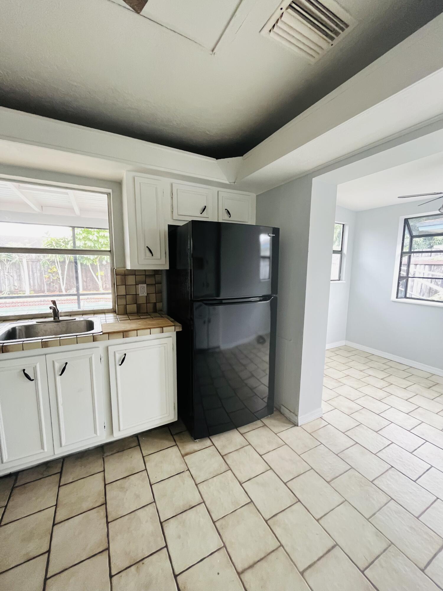 PALM-AIRE VILLAGE 2ND SEC - Residential Lease