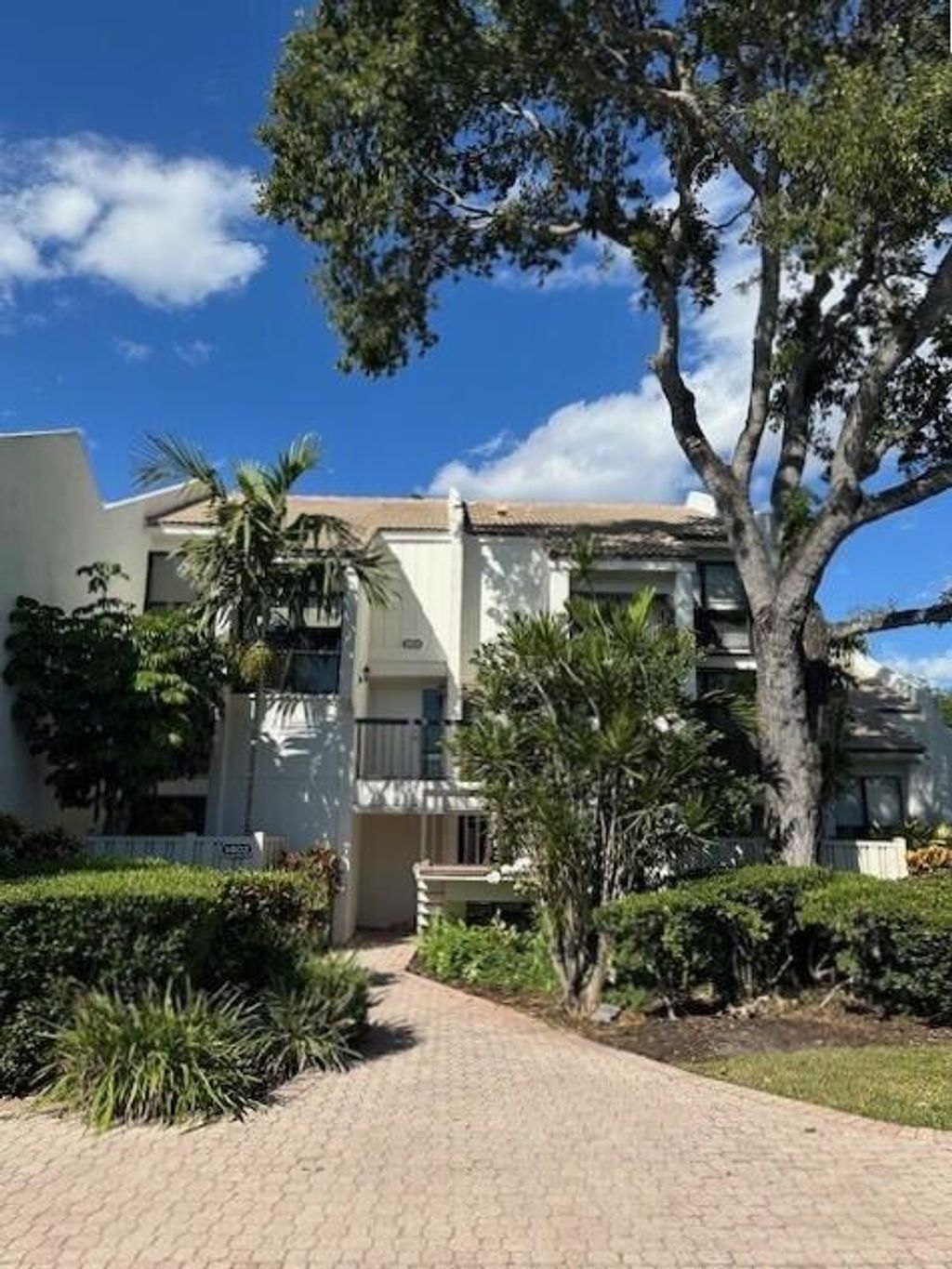 Photo of 1405 Bridgewood Drive #1405, Boca Raton, FL 33434 (MLS # R11159538)