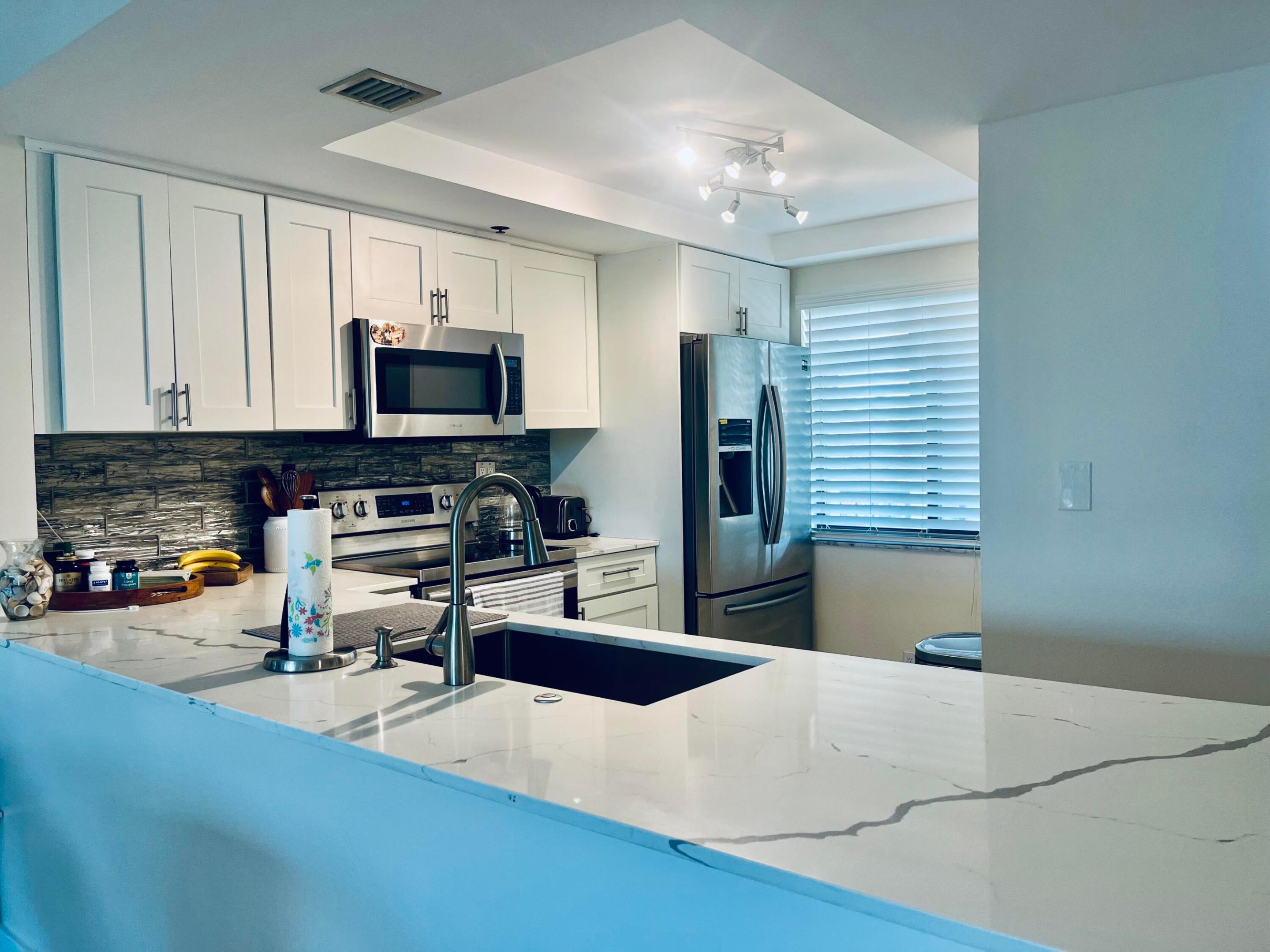 LANDS OF THE PRESIDENT COND 8-A & 8-B - Residential Lease