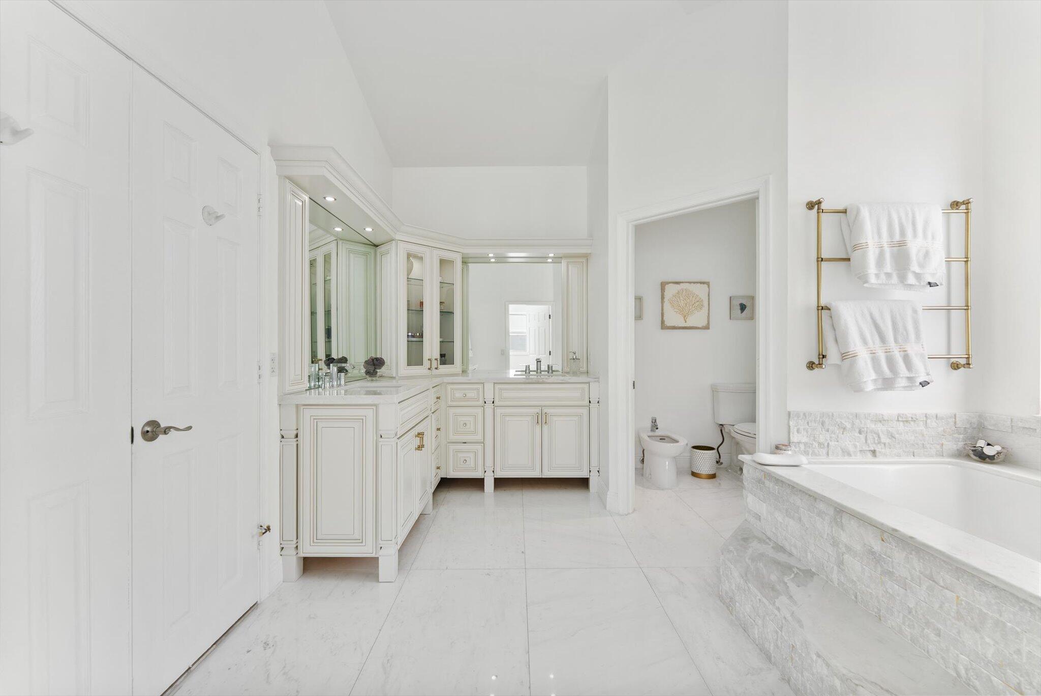 Tequesta Lakes  COUNTRY I - Residential