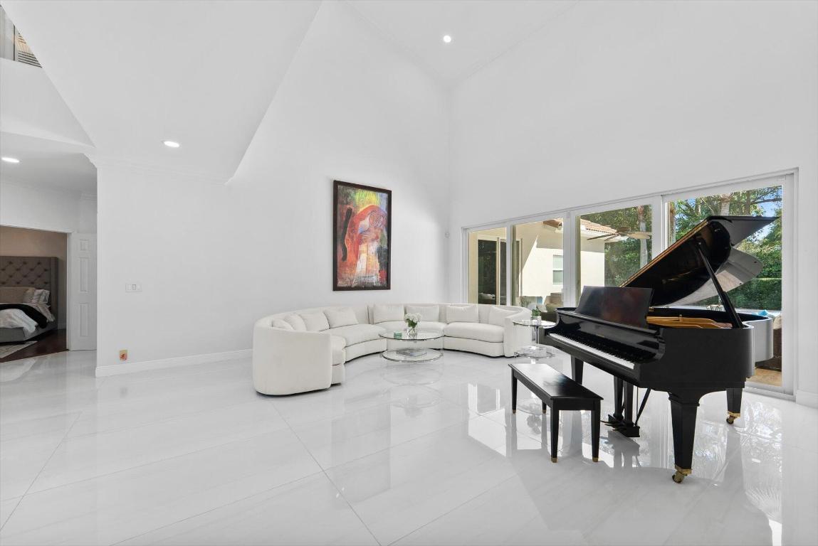 Tequesta Lakes  COUNTRY ISLES - Residential