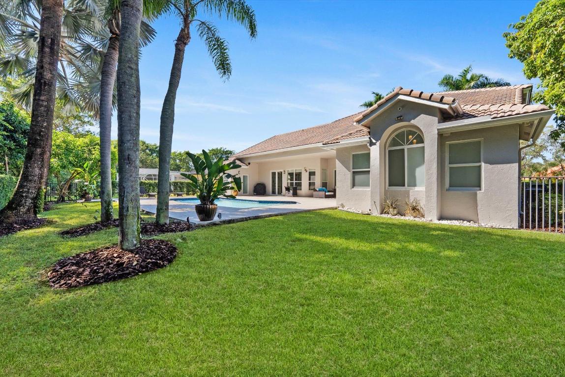Tequesta Lakes  COUNTRY ISLES - Residential