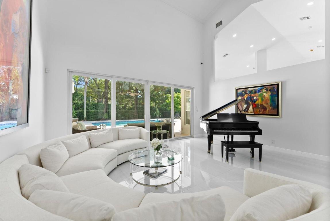 Tequesta Lakes  COUNTRY ISLES - Residential