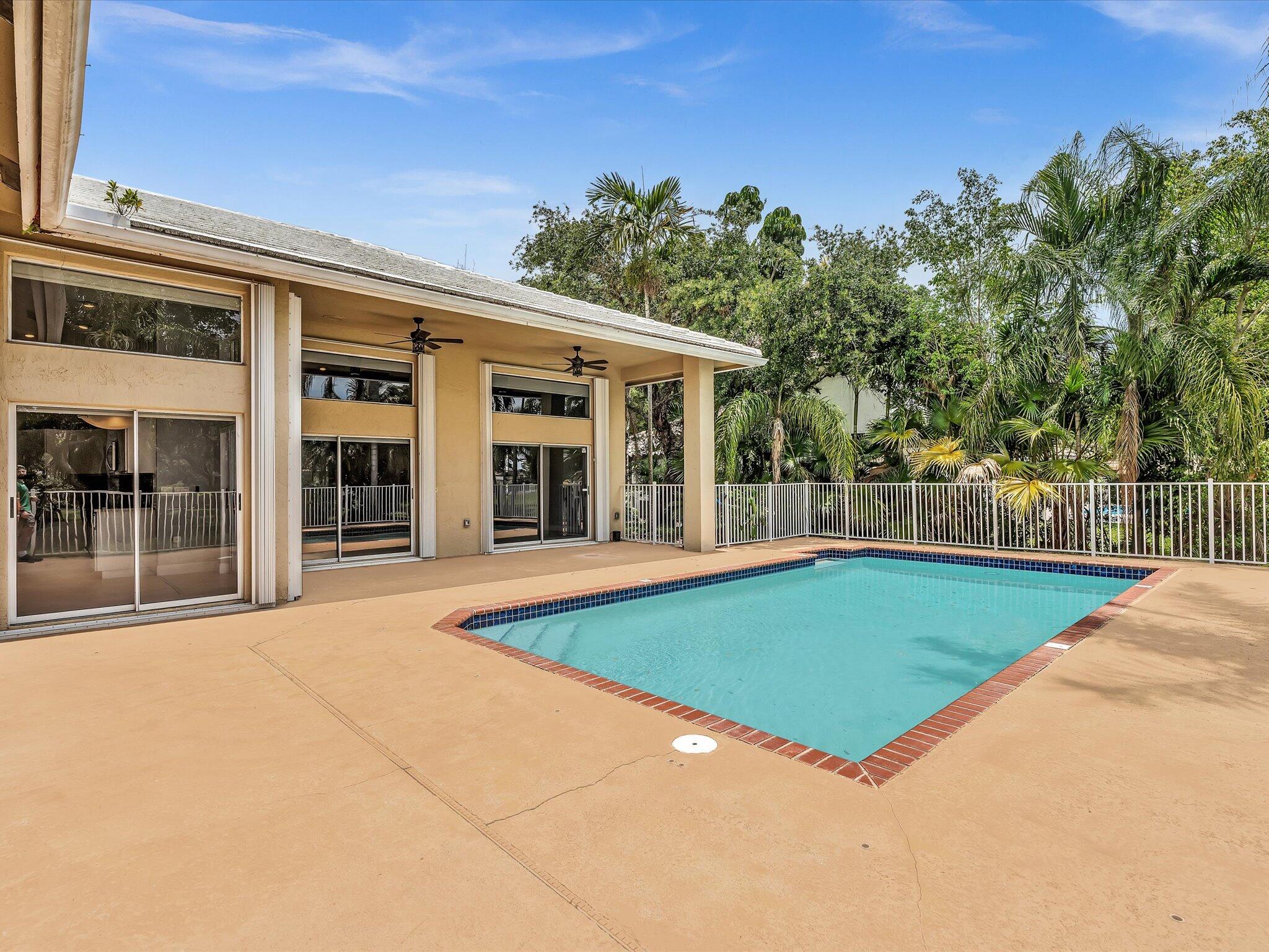 GLENOAKS - Residential