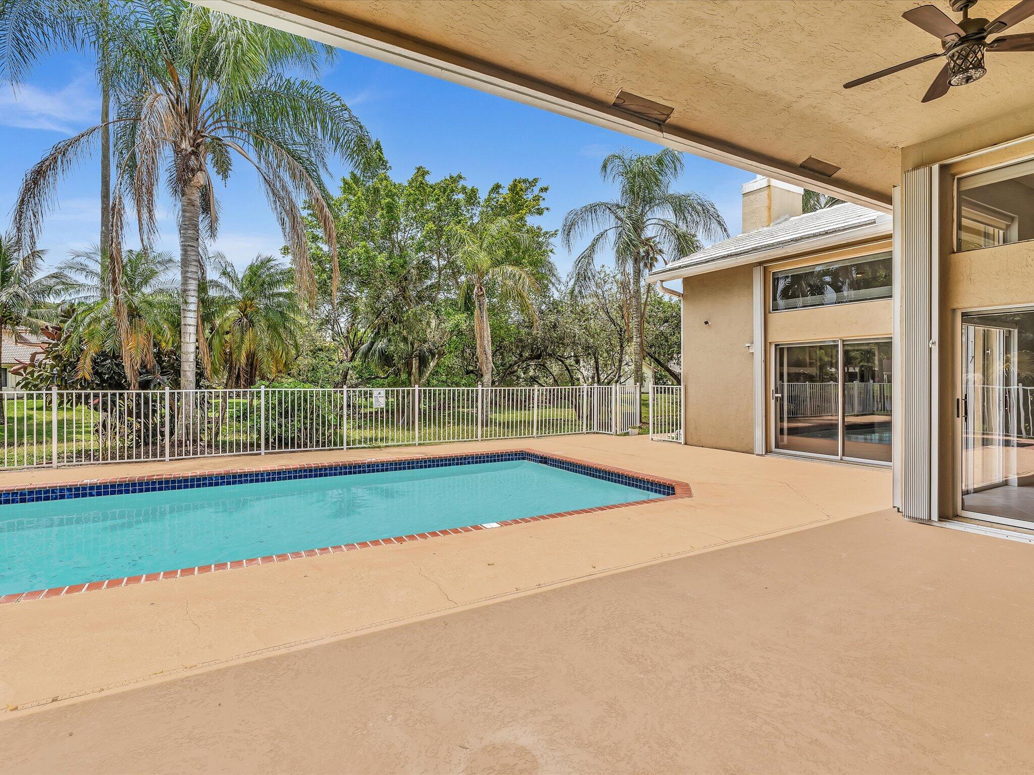 GLENOAKS - Residential