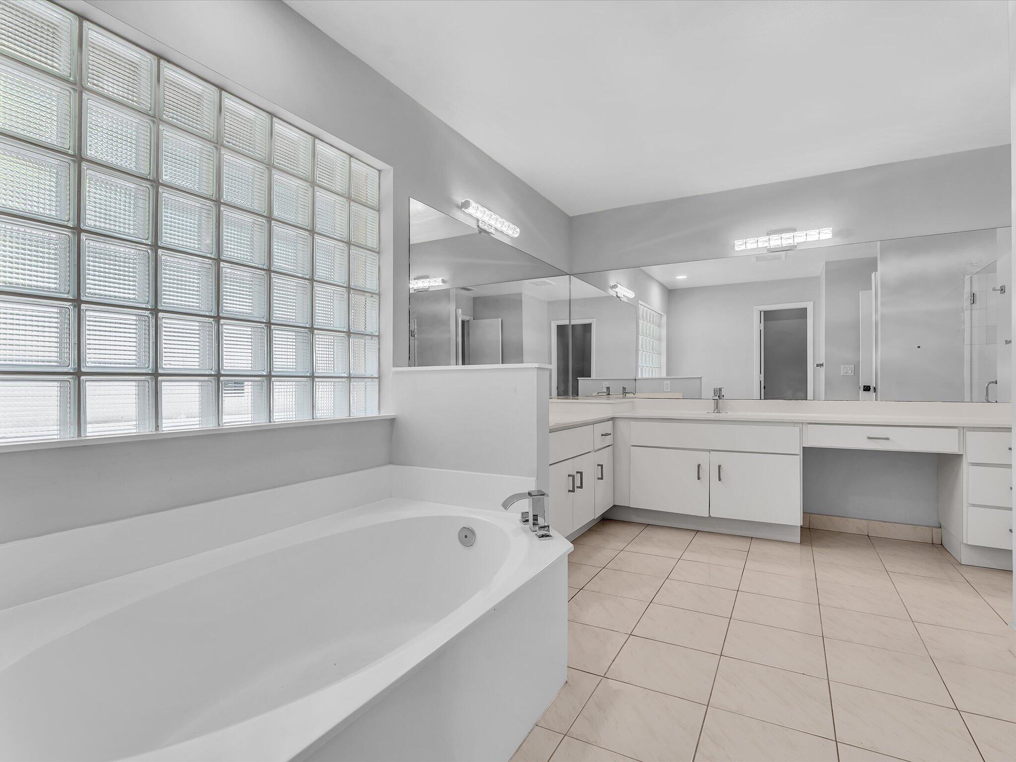GLENOAKS - Residential