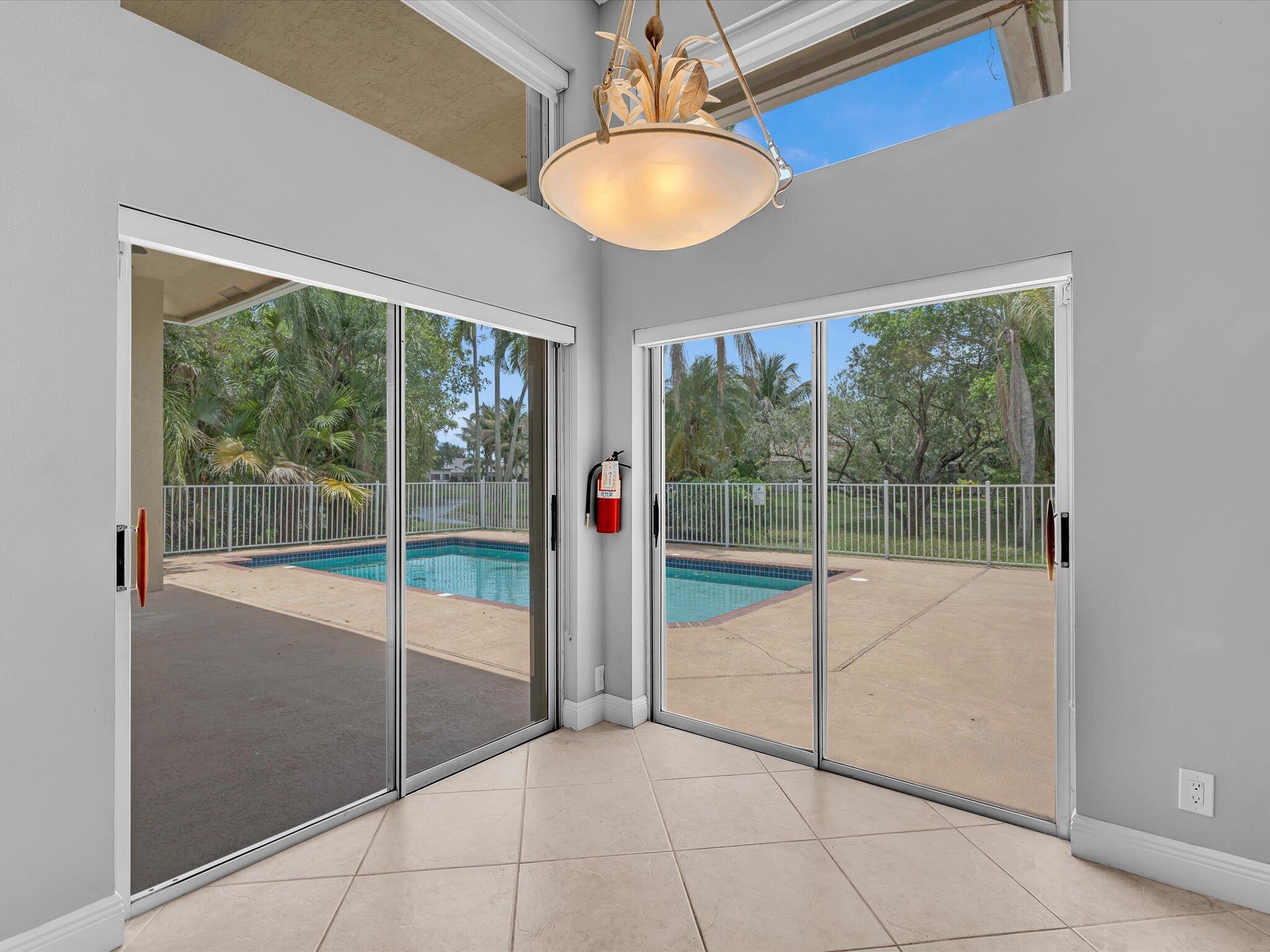 GLENOAKS - Residential