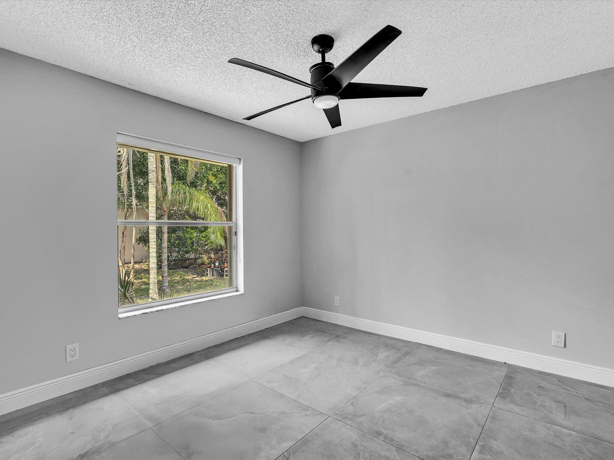 GLENOAKS - Residential