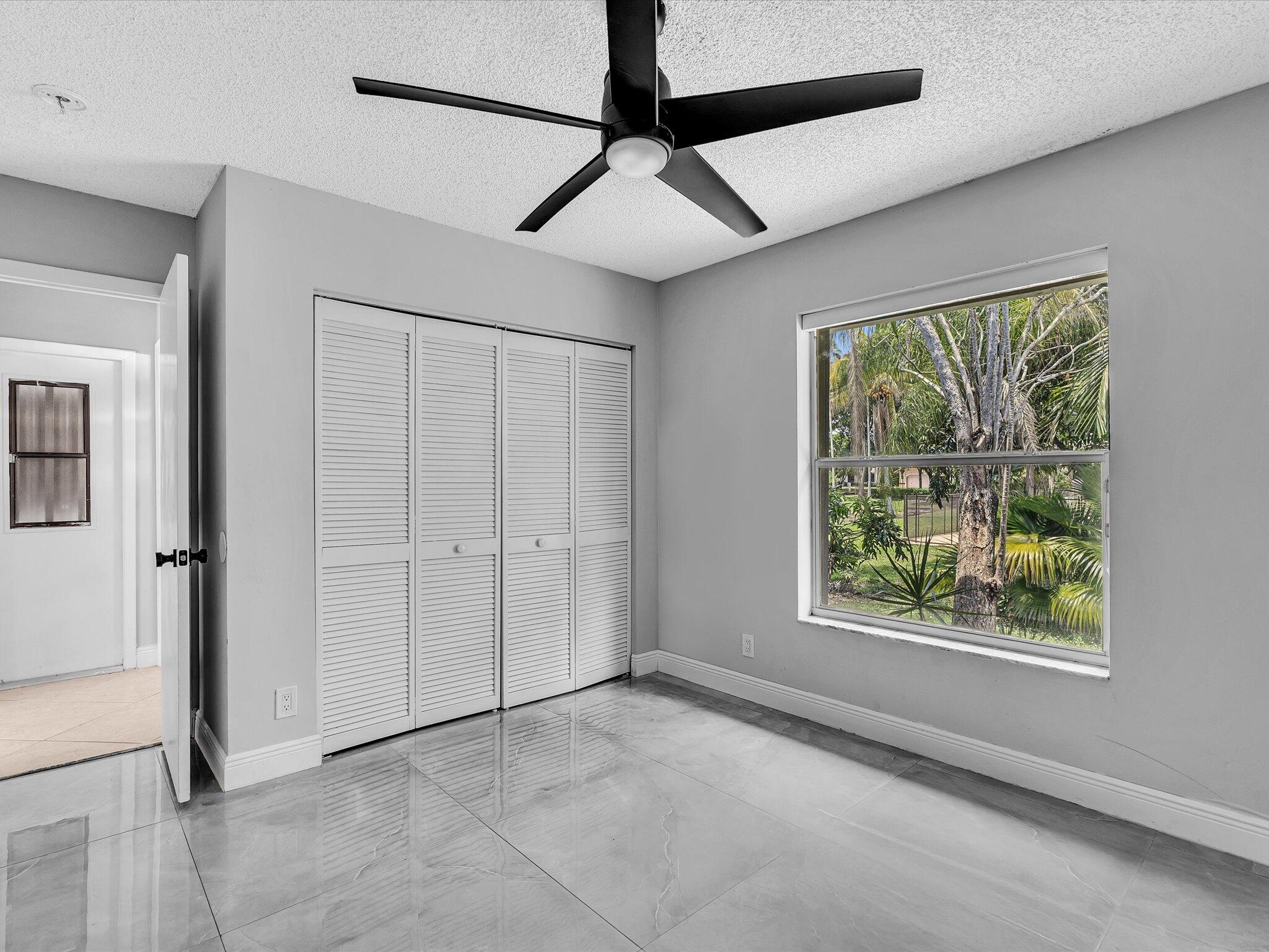 GLENOAKS - Residential