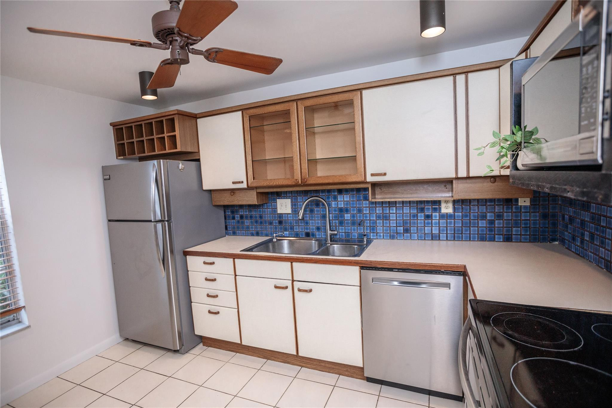 NOVA TOWNHOUSES CONDOMINIUM 2 - Residential Lease