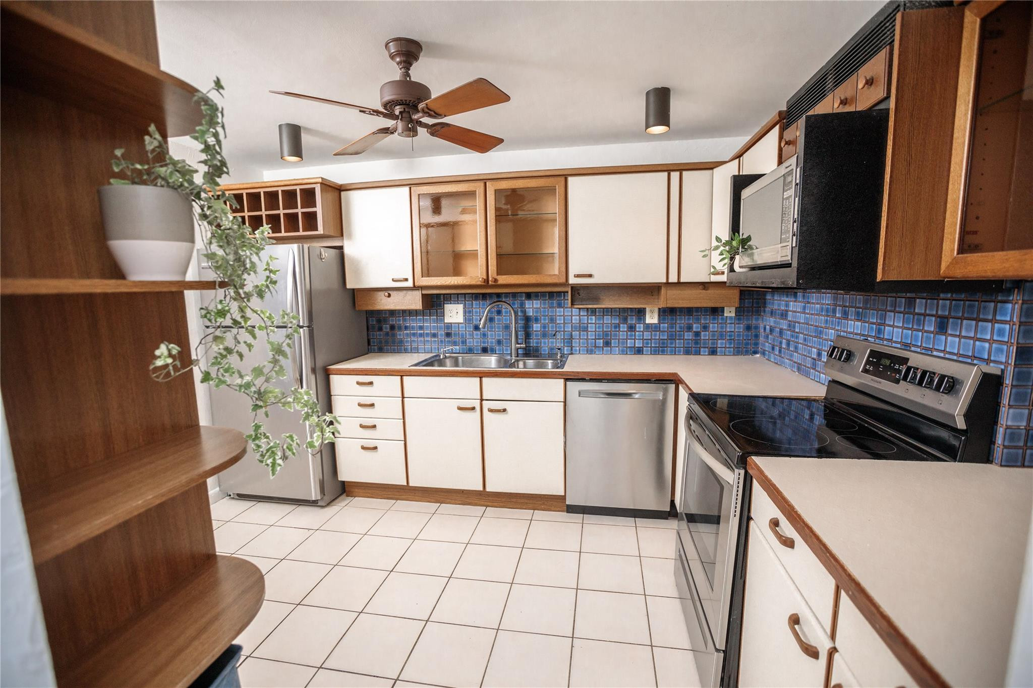 NOVA TOWNHOUSES CONDOMINIUM 2 - Residential Lease