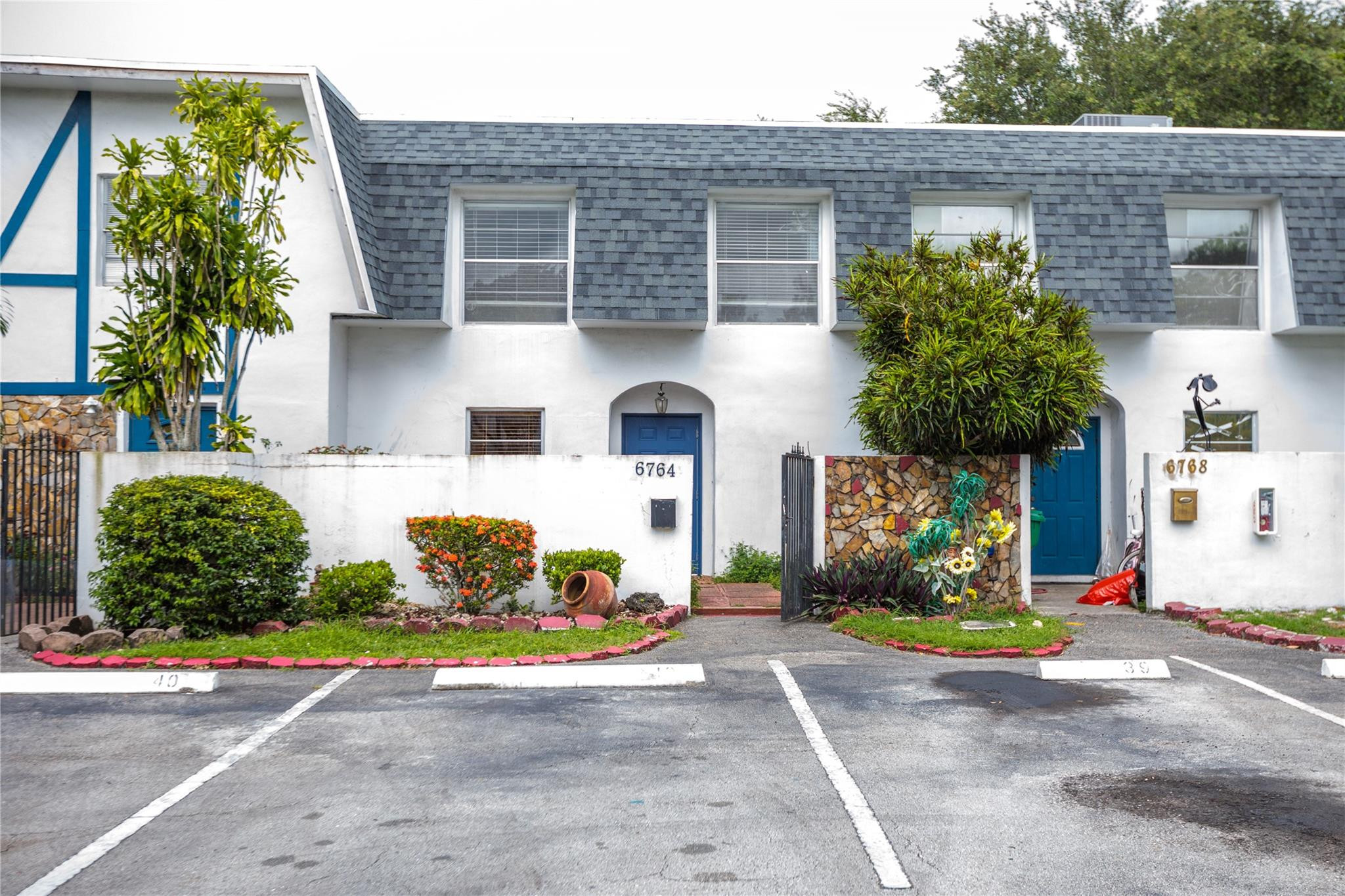 NOVA TOWNHOUSES CONDOMINIUM 2 - Residential Lease