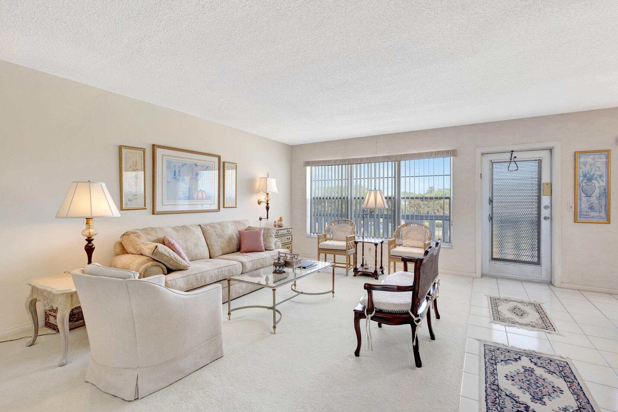 212 Wellington F