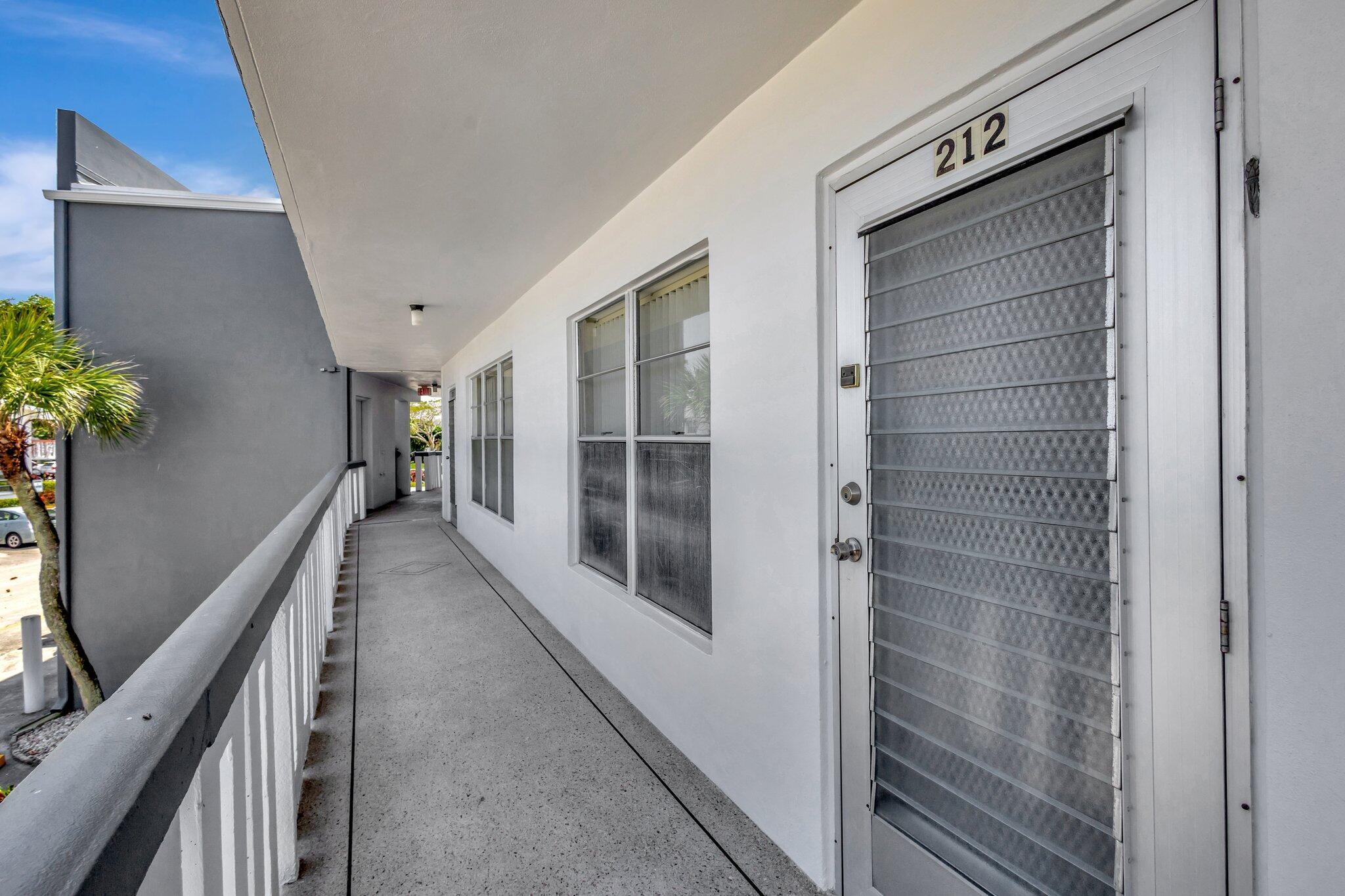 212 Wellington F