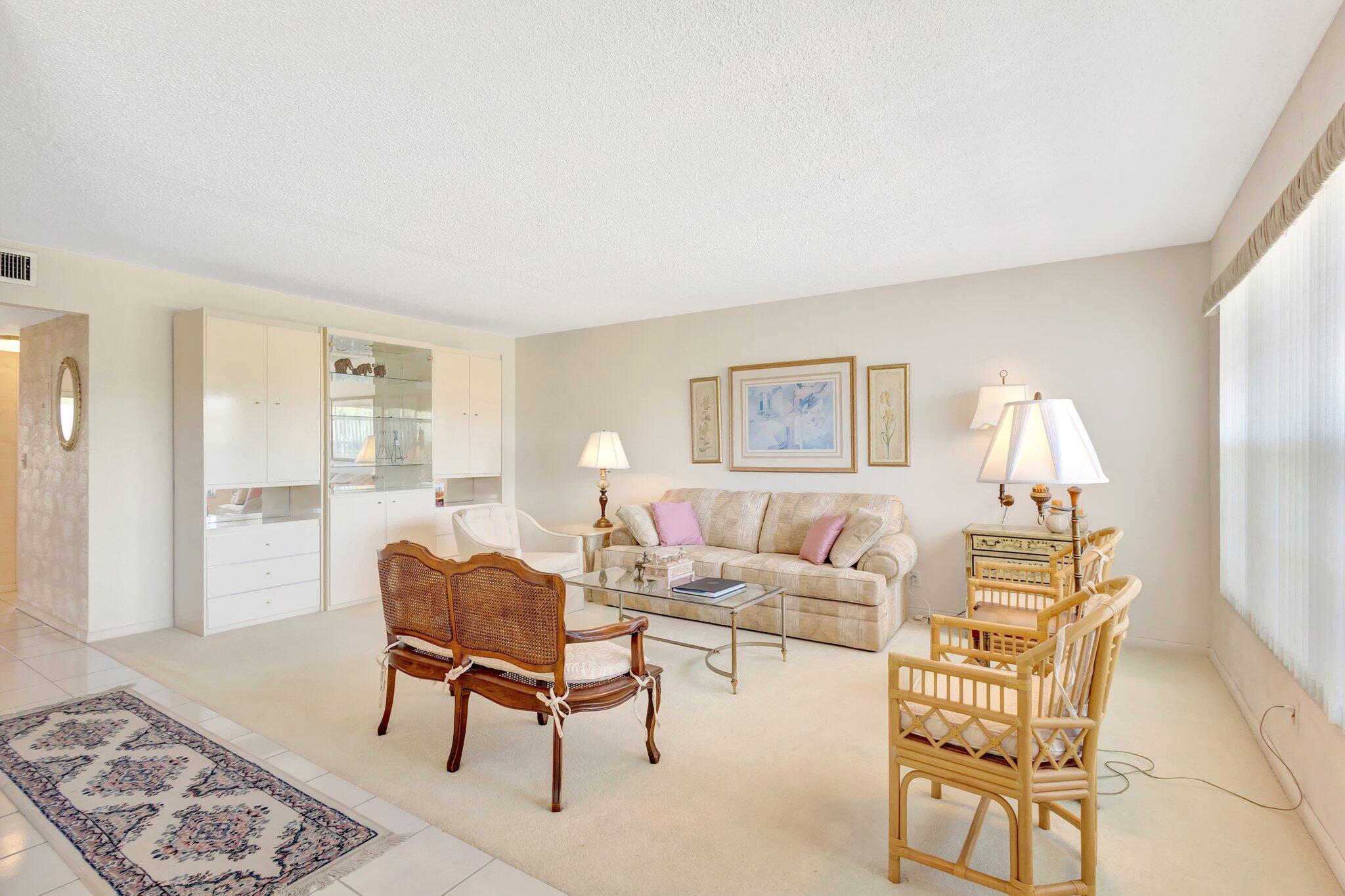 212 Wellington F