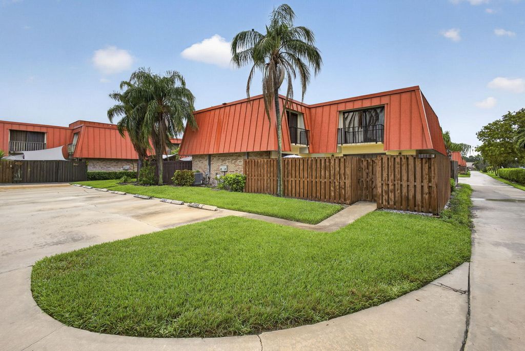 Photo of 3345 Meridian Way N #C, Palm Beach Gardens, FL 33410 (MLS # B26031180)