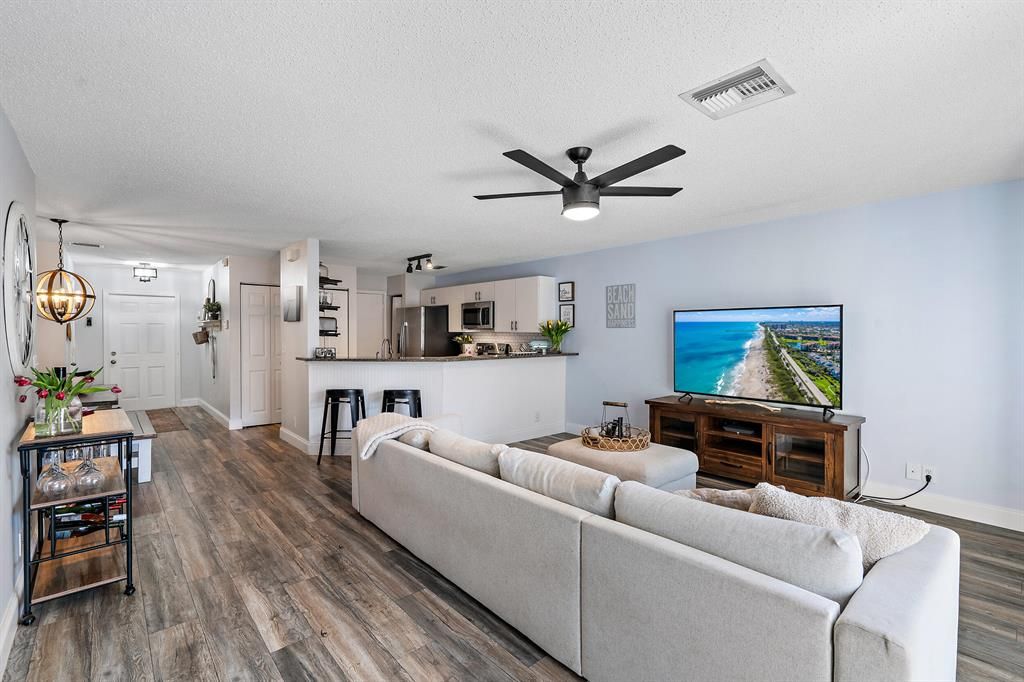 Photo of 348 Timberwalk Trail, Jupiter, FL 33458 (MLS # R10708809)