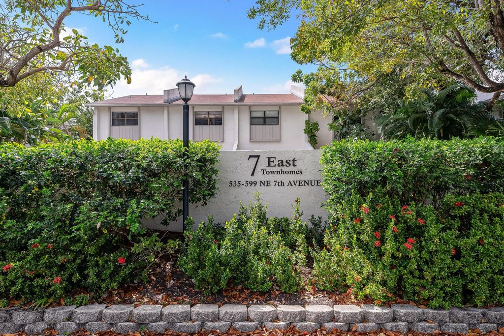 Photo of 563 NE 7th Avenue, Fort Lauderdale, FL 33301 (MLS # B26004652)