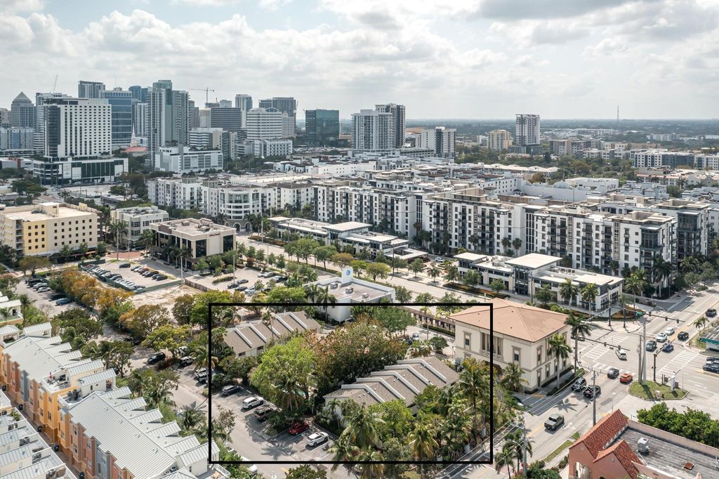 Photo of 563 NE 7th Avenue, Fort Lauderdale, FL 33301 (MLS # B26004652)