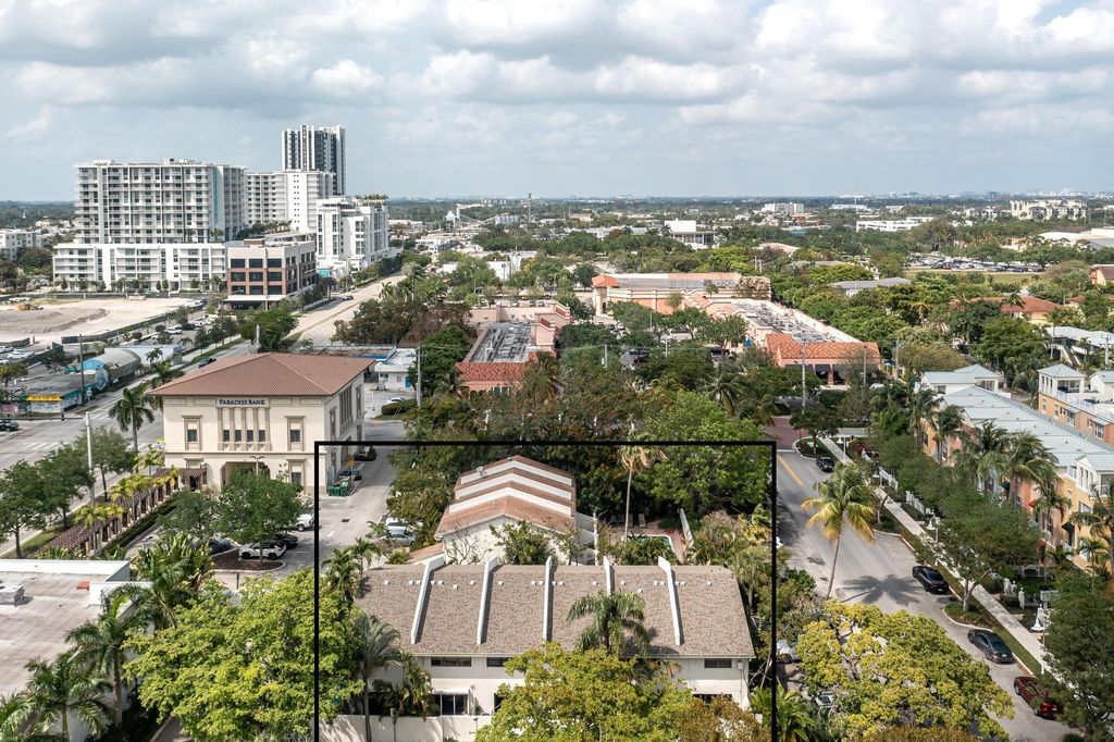 Photo of 563 NE 7th Avenue, Fort Lauderdale, FL 33301 (MLS # B26004652)