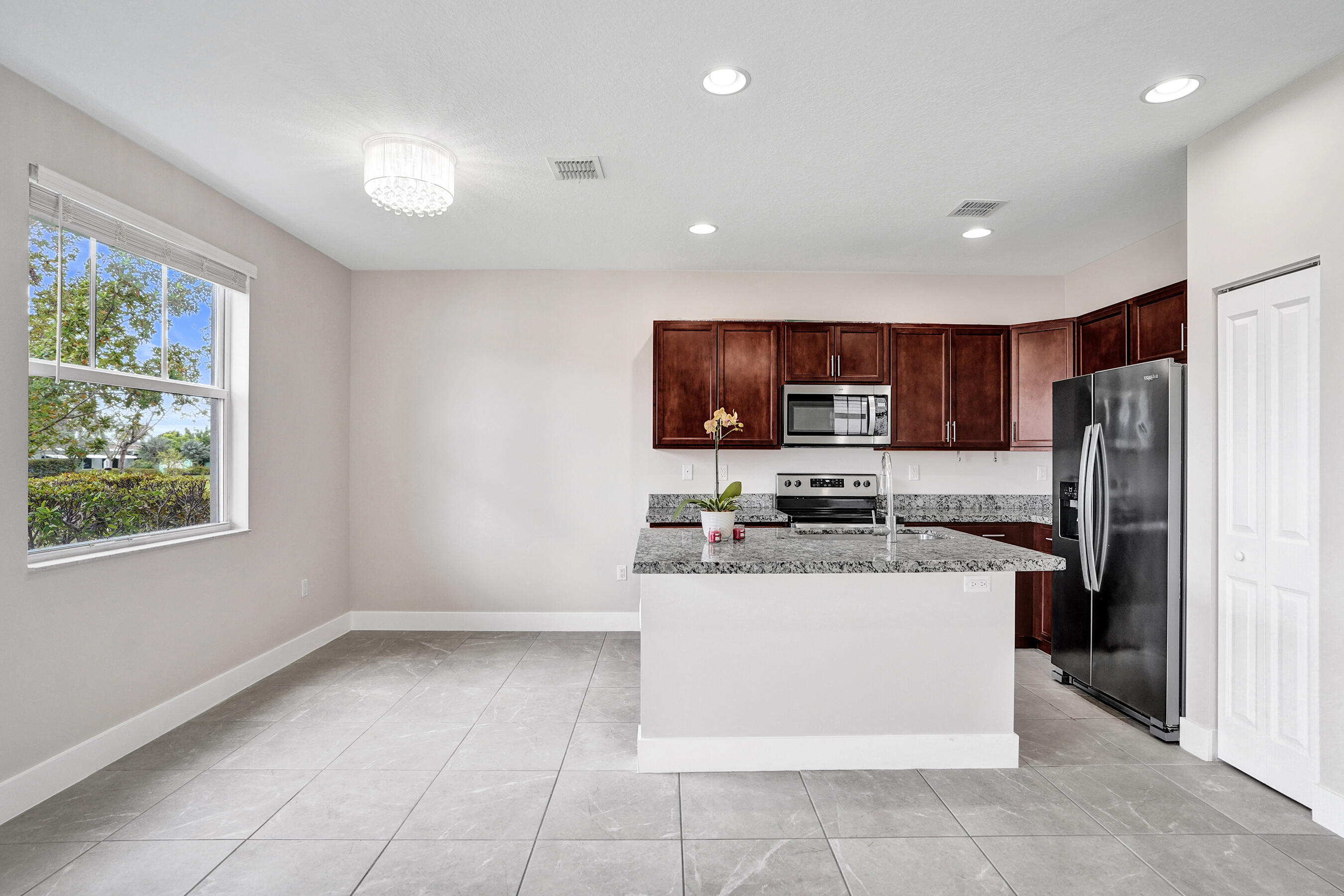 TRAILS AT CENTRAL PARC - Residential Lease