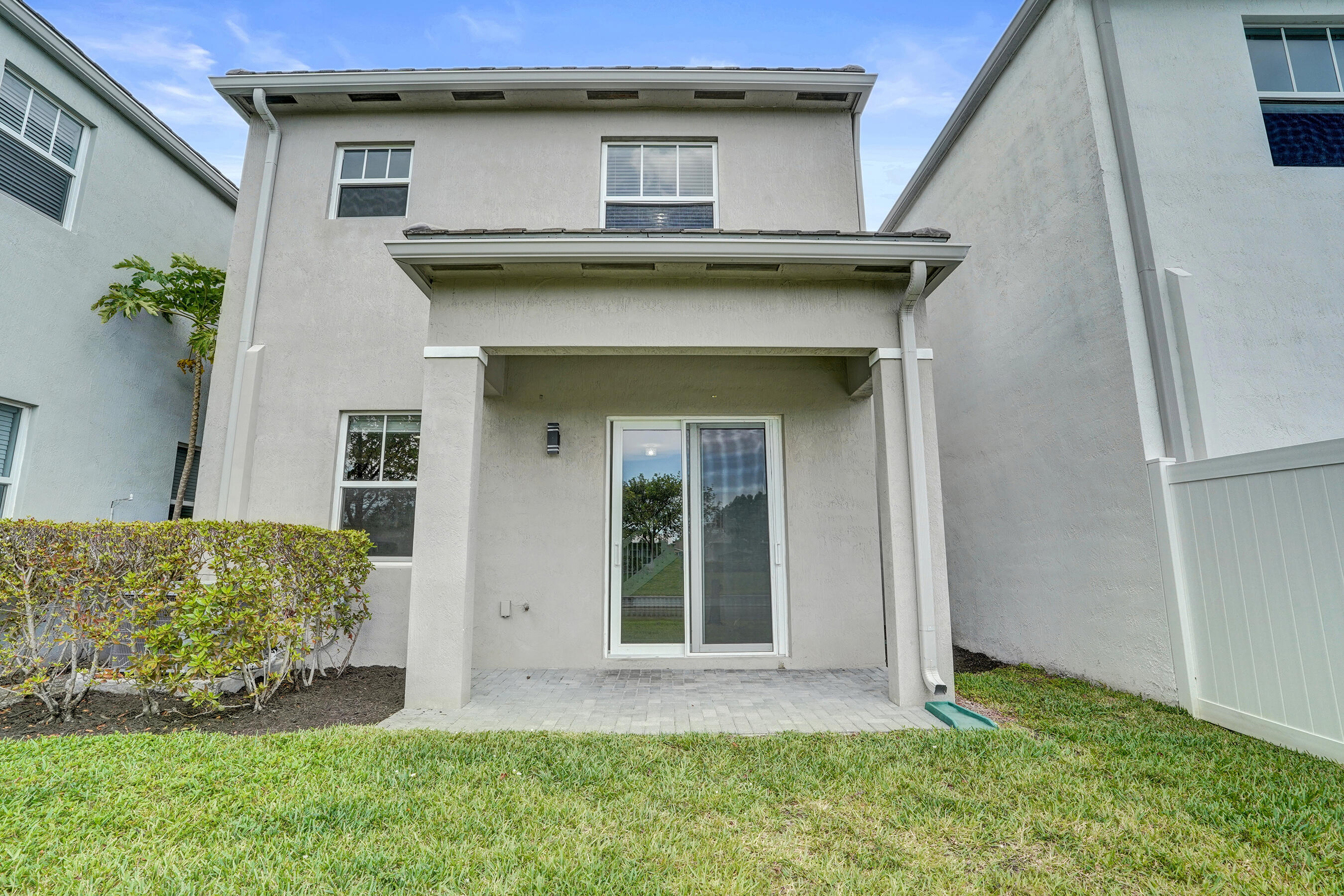 TRAILS AT CENTRAL PARC - Residential Lease