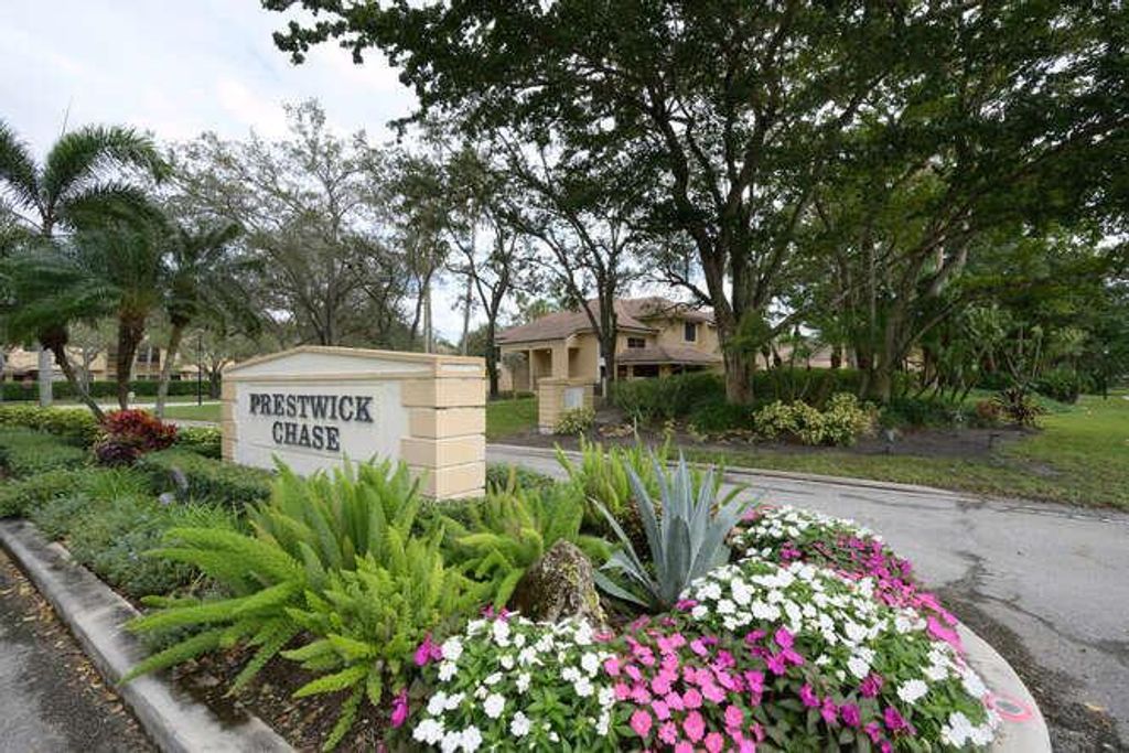 Photo of 587 Prestwick Circle #4, Palm Beach Gardens, FL 33418 (MLS # R10949736)