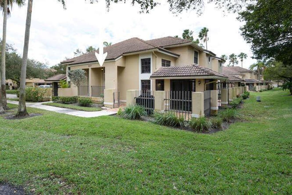Photo of 587 Prestwick Circle #4, Palm Beach Gardens, FL 33418 (MLS # R10949736)