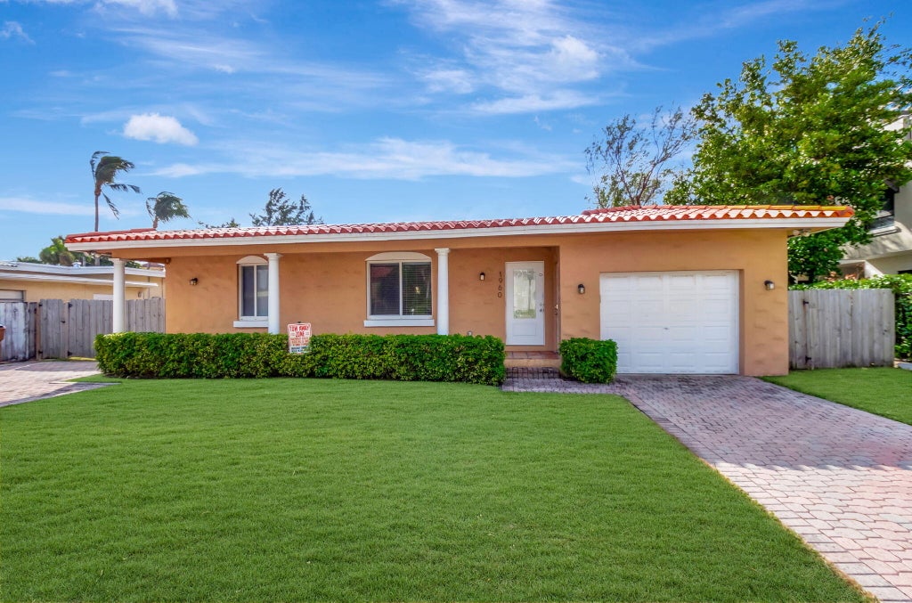 Photo of 1960 NE 4th Street, Deerfield Beach, FL 33441 (MLS # R11045852)