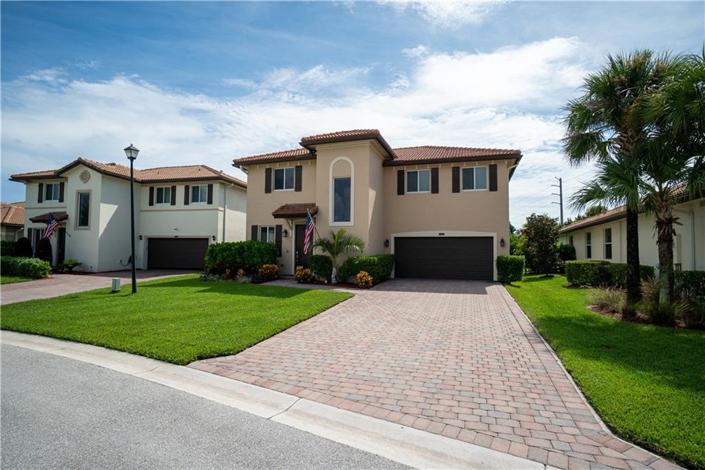 Vista Lago - Residential