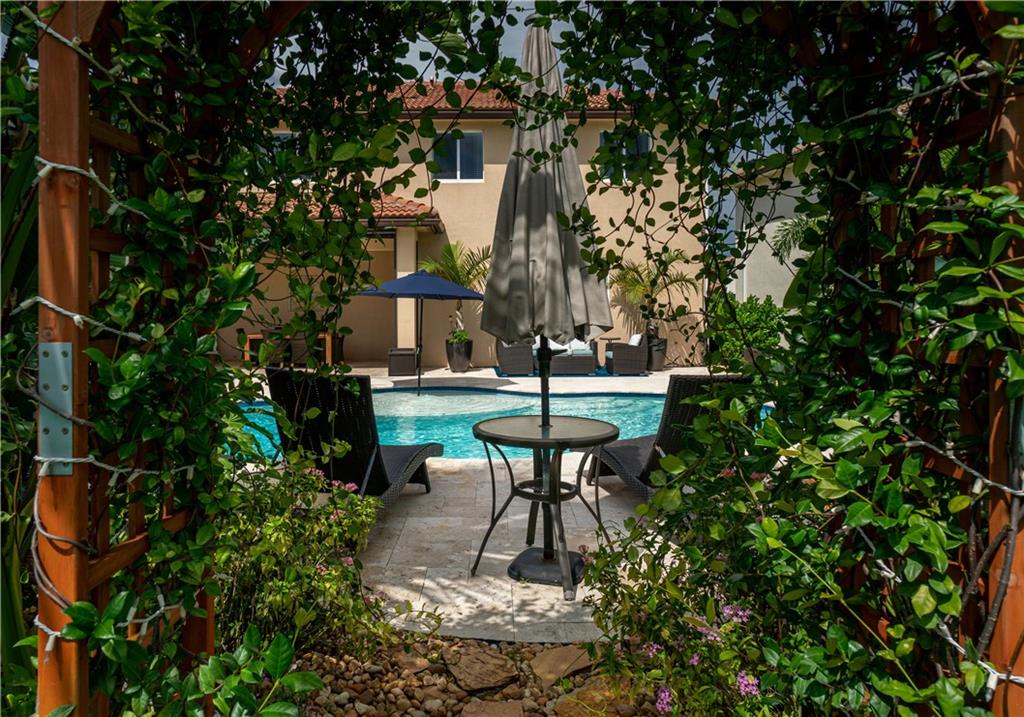 Vista Lago - Residential