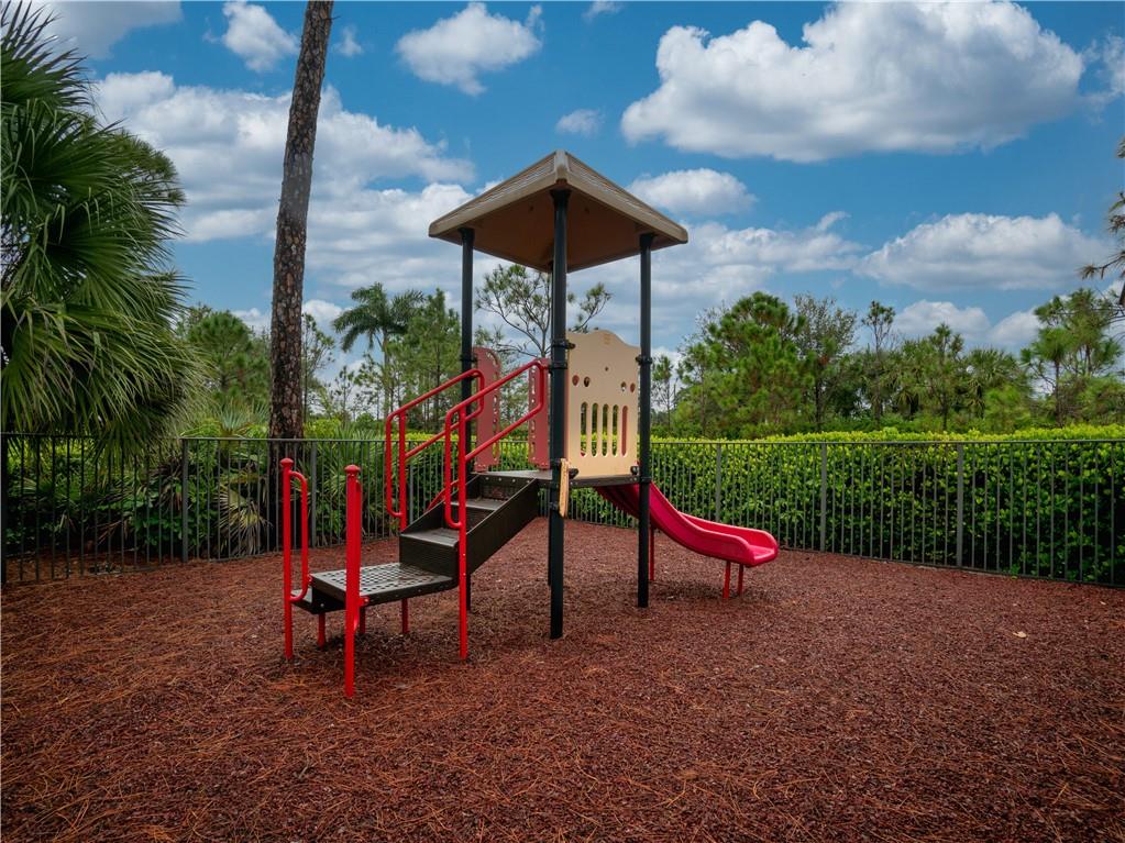 Vista Lago - Residential