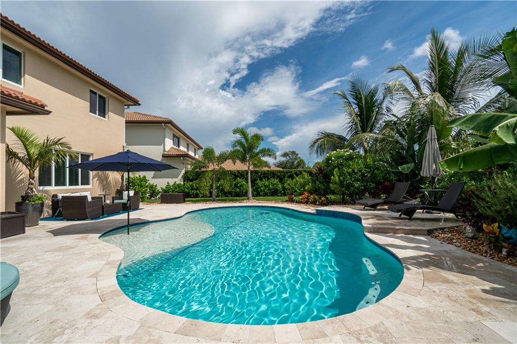 Vista Lago - Residential