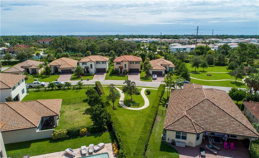 Vista Lago - Residential